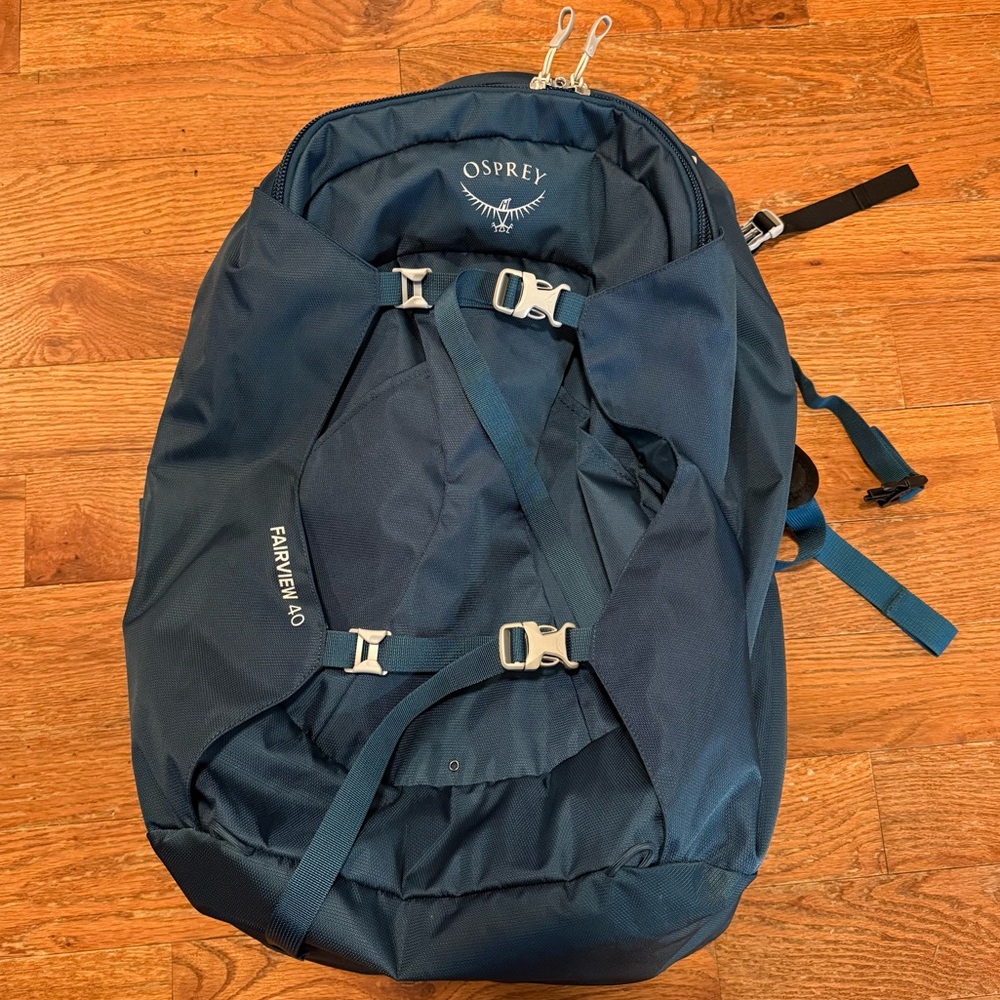 OSPREY Fairview 40 Women’s Travel Backpack - Night Jungle Blue